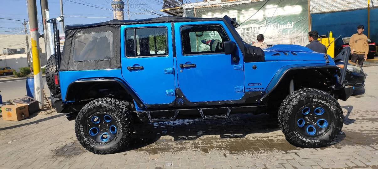 جيب لانكلر مديل 16 بدون ارباك 
تزويد صحاري كت كامل 
ماشيه 80 الف  كيلو فقط
كير عادي محرك  3600
*********** بغداد, العراق
