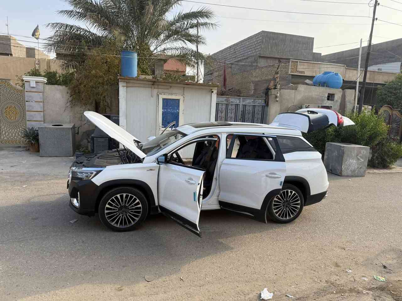 السلام عليكم جيتور X90بلاس موديل 2024 ماشية 73000الف السياره فول موصفات موصفات 90 معروفه 3 وضعيات قيادة ايكو و نورمل و سبورت تحكمات ستيرن 7 مقاعد جلد داخل ماروني المميز ويل حجم 20 محرك 2000 تيربو جنطة كهرباء كشنات كهرباء دتفئة تبريد نظام قيادة ذكي تحديد مسار حساسات و كامرأة 360 درجة عالية الدقه السياره نضيفه جداً بيها بس باب السايق بارد قليل السياره مسويلها صيانة دوريه تبديل بلكات المحرك تبديل دهن كير و محرك صيانه عل كهربائيات ودبلات وصدر و تبديل دسكات و تخم تاير و بوليش السيارة بيها لمعه كلش. حلوه نصبتها تخبل 453 حصان تسارع وتعجيل مخيف وبيها هواي موصفات 

السعر 26 مليون وبيها مجال للطيبين وحك الجيه العنوان صلاح الدين قضاء بلد 

الرقم *********** فقط اتصال 

الرقم الثاني فقط واتساب ***********

الرقم الثالث *********** اتصال و واتساب 

واني خادم للطيبين
