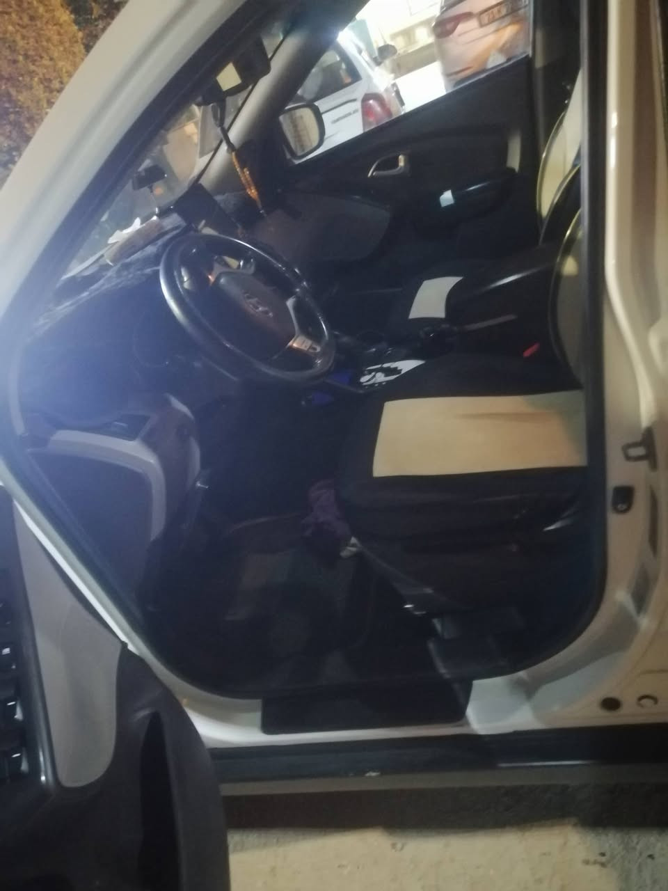 السلام عليكم
توسان 2010خليجي مكفول من 

الضربة السونار قبل سبوع سويتة مواصفات مال 2013

كامرة بلادية حساسات شاشه اندرويدسايد بريك بل رجل  مكينة 2400دوش السيارة بيهة منضومة غاز  يعني انسة الصرف  ويل كب حجم 17تخم تاير جواهة جديد رقم بغداد  جديد الدولي  السيارة بيهة بارد قليل  السعر 135وبيهة مجال قليل مكان السيارة بغداد المدائن   ***********
