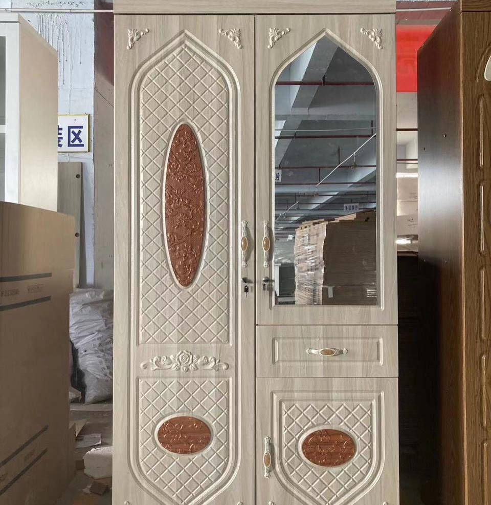 أنواع الكتاتيب 2 باب و 3 باب وكذلك يتوفر 4 باب بألوان واشكال مختلفة 
كنتور الخشب MDF الضهر بلوك 13 ملم  يعني قوة + متانة
متوفر جميع الالوان والموديلات وباسعار مناسبة مع الشد والنقل تخفيض
للاستفسار مراسلة او اتصال 📞 
***********
#معرض_الفارس_للاثاث #اثاث #كنتور #خزانة_ملابس #غرفة_نوم_شبابية
