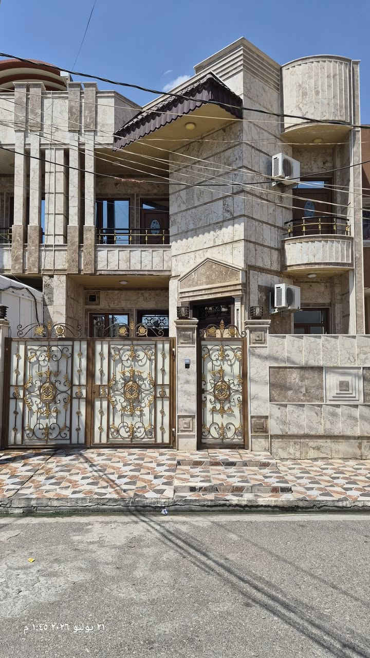 دار سكني للايجار 150 متر طابقين
زانكو مقابل الجامعة الامريكة دقيقتين عن فاملي مول  قرب بارك سميل
الدار جديد ونظيف 100% يحتوي 4 غرف نوم سويت
فول عزل جبس بورد وفول مواصفات يحتوي على مطبخ وسبالت. منطقة راقية و هادئة 
للاستفسار ***********
