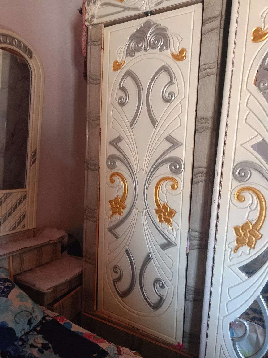 غرفه خشاب لبيع مستخدمه قليل غرفه جديده وحلوه الاتصال على رقم ***********
