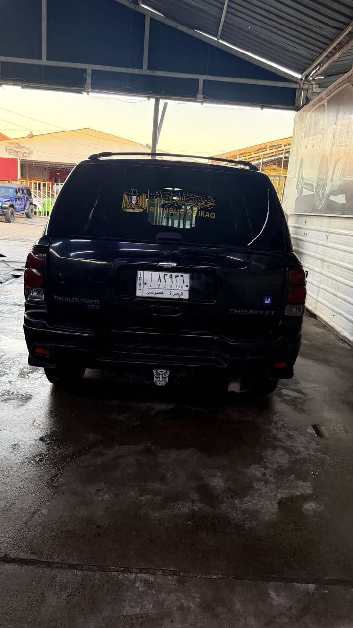 بلايزرر  2005 سياره نضيفه وجاهزه الاخير وفول مكينه وكير وتبريد وصدر كله هسه ادامه كامله قبل سبوع بسمي تحويل ثاني يوم سنويه 2028 سياره فول فتحه كراسي كهرباء قبط اسود مرغوب 6 سلندر بغداد الشعب مقابيل كاتب عدل الشعب 
 السعر 80 وبيه مجال شي قليل حق الجيه 
***********
