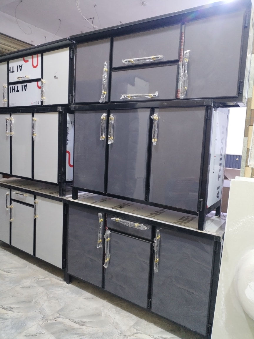 مـحل الـبـركـة للأثـاث: عـالم مـن الإنـاقة والـتوفـير ✨
​حوّل بيتك إلى قصر مع أحدث تشكيلة وصلتنا! بضاعة جديدة، موديلات 2026، وبأعلى المواصفات. 🏠🛋️
​🛋️ أجمل القنفات (أطقم الكنب):
​قنفات مودرن وكلاسيك بألوان ساحرة وخامات قماش تركية فخمة.
​حشوات مريحة (إسفنج درجة أولى) تضمن لك الراحة لسنوات.
​متوفرة بجميع القياسات لتناسب صالتك أو ديوانك.
​🍽️ كاونترات مطبخ حديثة:
​كاونترات بتصاميم ذكية تستغل كل شبر في مطبخك.
​ألوان مقاومة للخدش والرطوبة وسهلة التنظيف.
​لمسات نهائية راقية (هيدروليك وإكسسوارات متينة).
​👗 كنابير (كناتير) ملابس:
​كناتير ضخمة وأنيقة لترتيب ملابسك بكل سلاسة.
​تقسيمات داخلية مدروسة (رفوف، مجرات، وتعليق).
​خشب قوي وشغل متقن يبيض الوجه.
​🌟 
​بضاعة جديده 
​أسعارنا غير: نحطم الأسعار لنقدم لك الأفضل بأقل تكلفة.
​خدمة التوصيل: نوصلك لبيتك ونركب الأثاث بكل دقة واحترافية.
​📍 زورونا الآن في موقعنا:
​العنوان: (هيت شارع القائم مقاميه الفرعي قرب مجمع العيساوي ا]
​للتواصل والاستفسار: [***********]
​راسلنا على الواتساب: 
​محل البركة للأثاث.. بيتك أجمل بلمساتنا.
