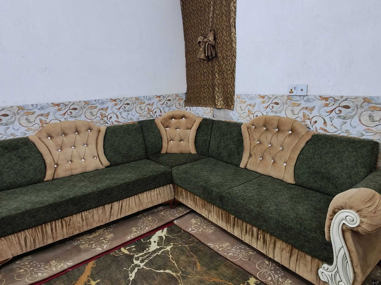 ديوان 15 مقعد تسكام حيل نضيف سفنج ضغط عالي مميز مابي اي ضرر اخو الجديد السعر 325 العنوان كربلاء بدايه الأمن الداخلي *********** يوجد توصيل داخل كربلاء
