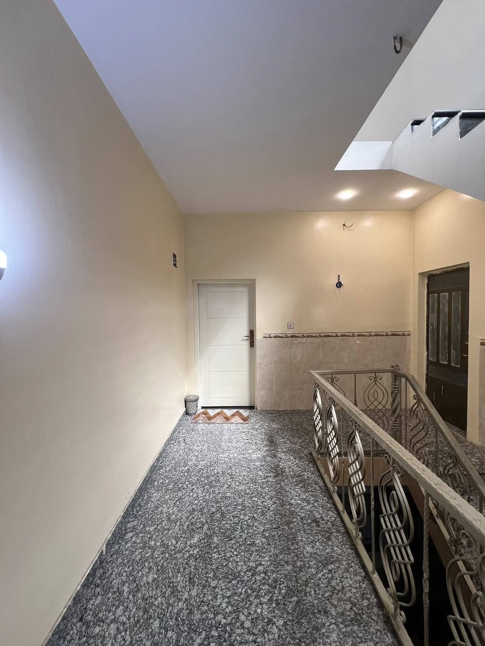 بيت مساحة ١٠٠ متر للبيع
بيت المساحة ١٠٠ متر (٥*٢٠) في منطقة البلديات ال UN المربع الذهبي
البيت نظيف وبناء جديد كما موضح في الصور 
للأستفسار التواصل عبر الرقم فقط 
*********** 

فيديو توضيحي للبيت في التعليقات ..

