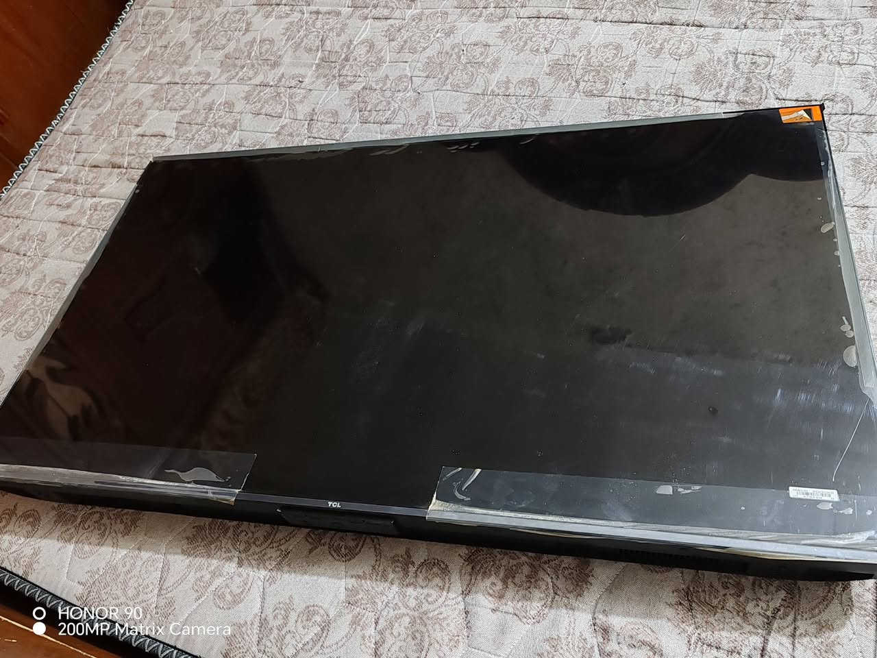 السلام عليكم شباب عندي شاشة tcl c645  حجم 50 جديدة تلهف لهف الهوة ما شامة بعدها بلزكة حتئ الزكة ما شايلها السعر ٤٠٠ مكاني بغداد وهذا رقمي ***********
