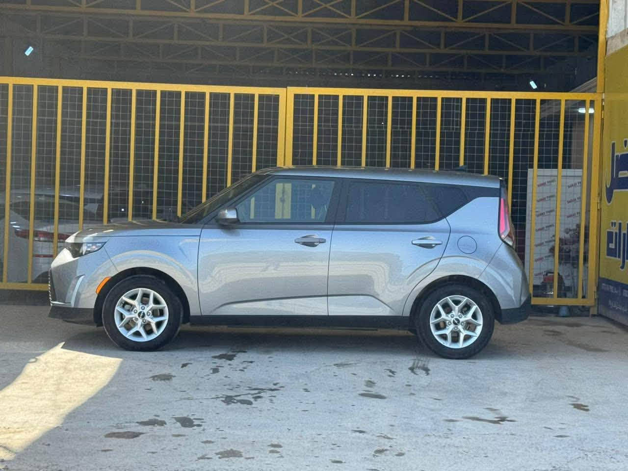 Kia soul 2025 LX
دخول جديد حادث السياره كما موضح بالصور صبغ البنيد فقط سياره جديده وجاهزه من كلشي 
مكان السياره بابل شارع 60 

واتساب ***********
