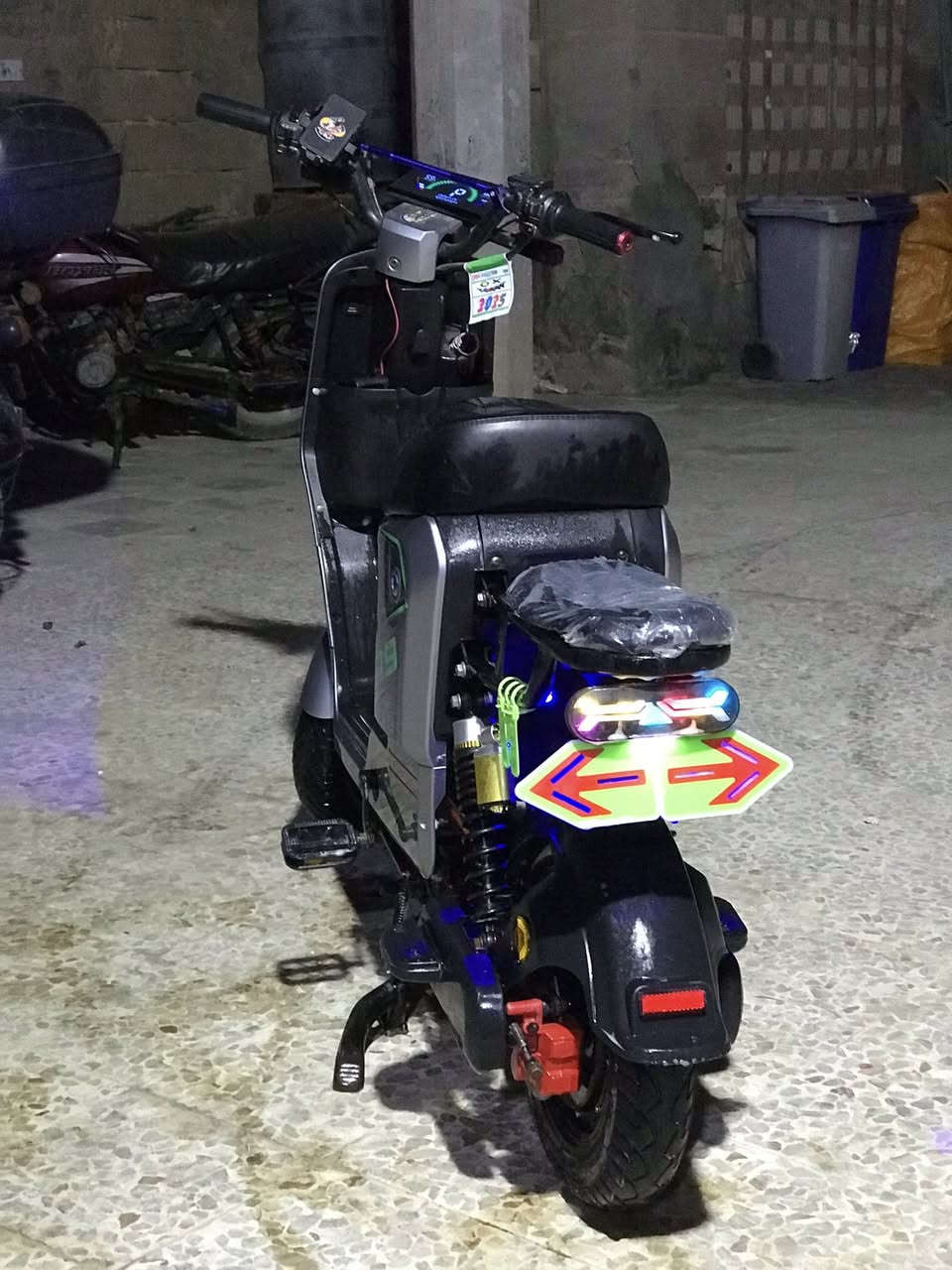 السلام عليكم دراجه ار تسعه مديل 2025 بحاله الوكاله ملحقاتها كلهن موجودات الموقع شط العرب التنومه السعر 425)(***********) وبيها مجال حك جيه
