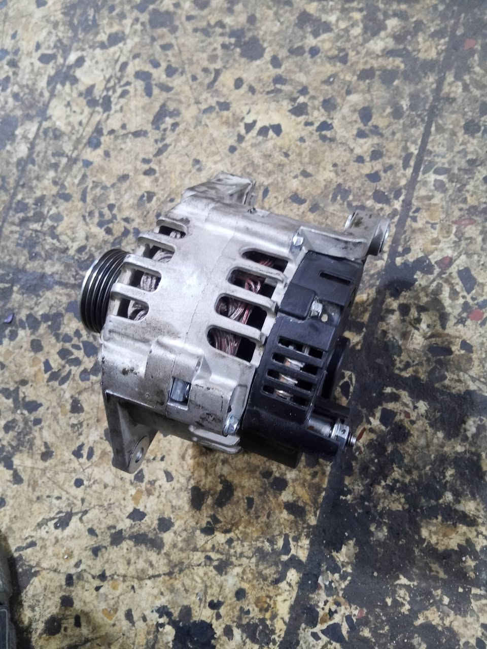 سلام عليكم دينمو سمند جديد مشتغل يوم واحد فقط اريد بيعه جديد على فحص والله اخذتها75 وابيعها(60)
رقمي ***********
