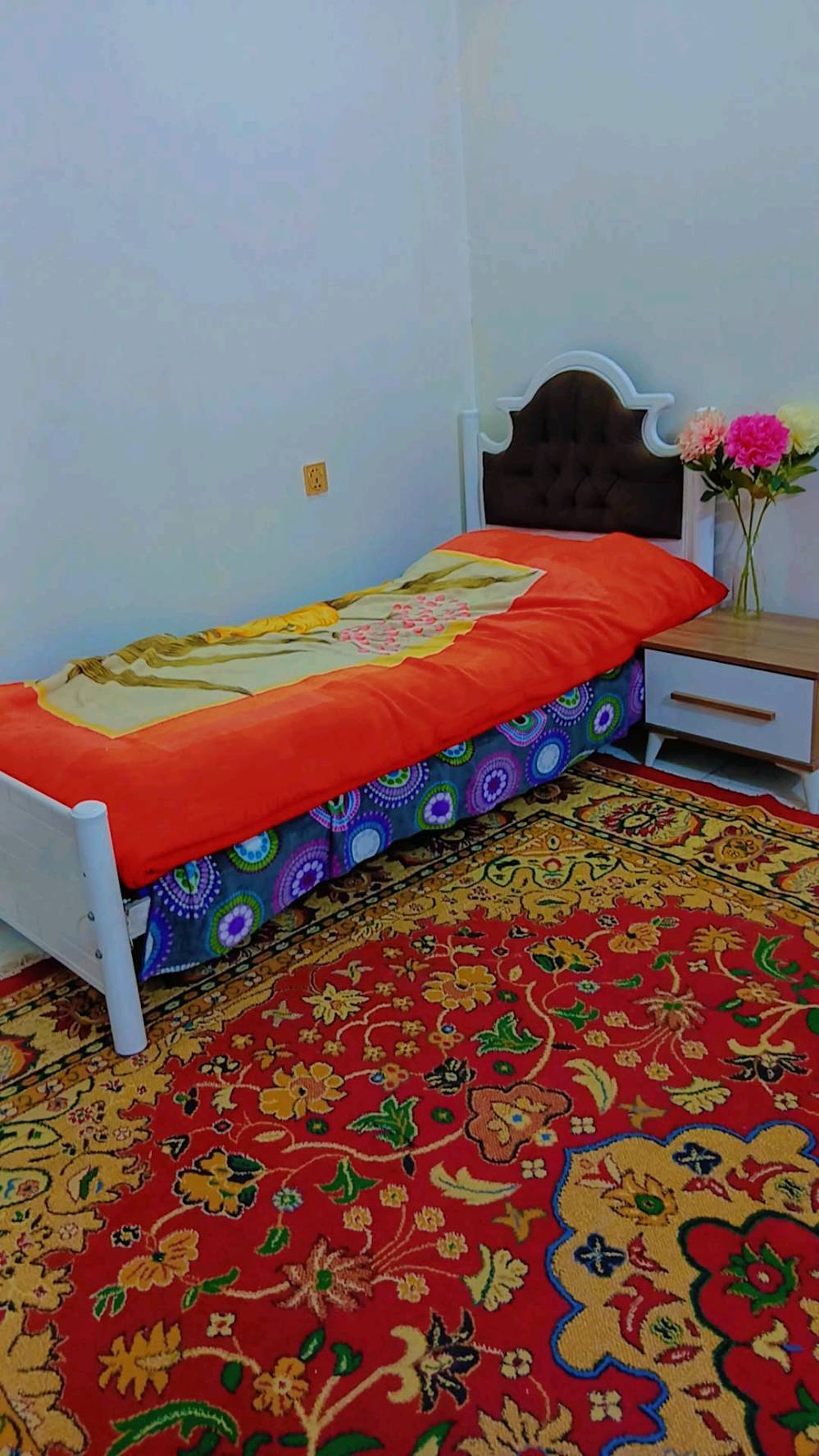 السلام عليكم  سرير 2+كومدي سرير +ميز تواليت المكان بغداد  حي  الجهاد 