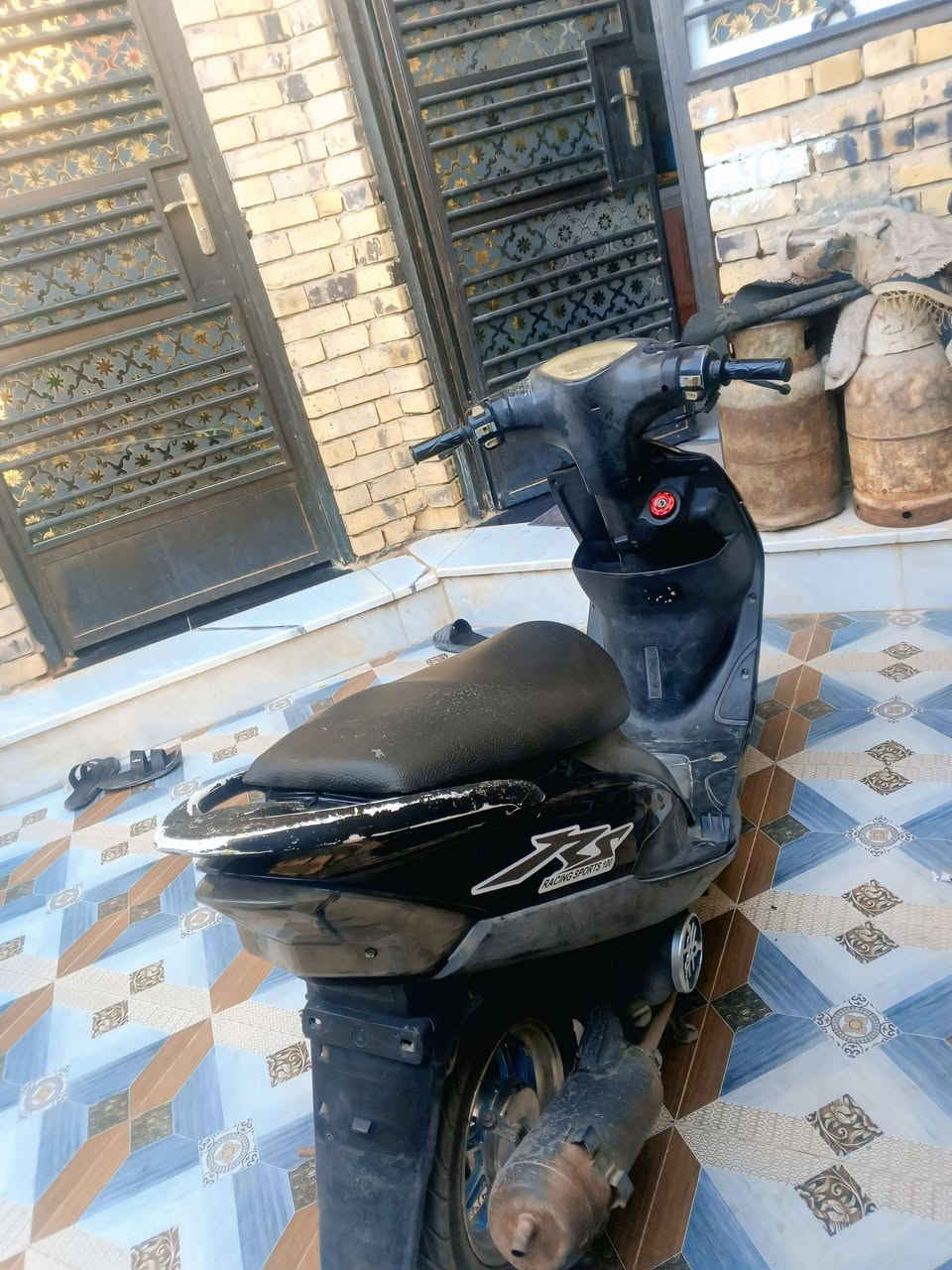 السلام عليكم ماكس عدله للبيع ما مفتوحه مزوده نهضه فول ونعومه المكينه بحيث ماتحس بيهه من  تمشي وياله جدد هندر واحد تشتغل السف ناقصه كتف شاحن السعر 650 ***********
