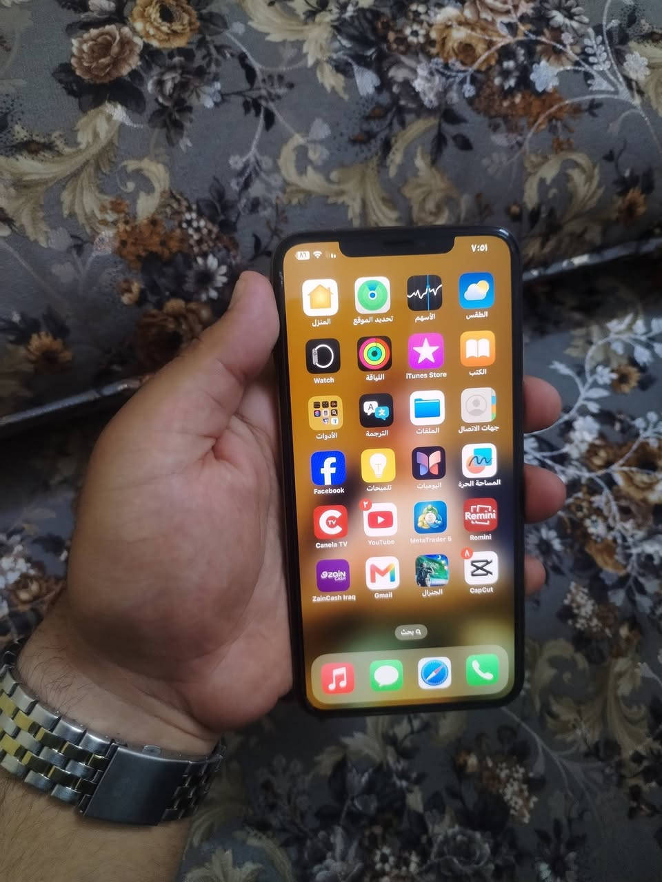 ايفون ايفون اكس ماكس ذاكره 256 جهاز نظيف بطاريه 78 السعر 235 وبمجال  ***********
