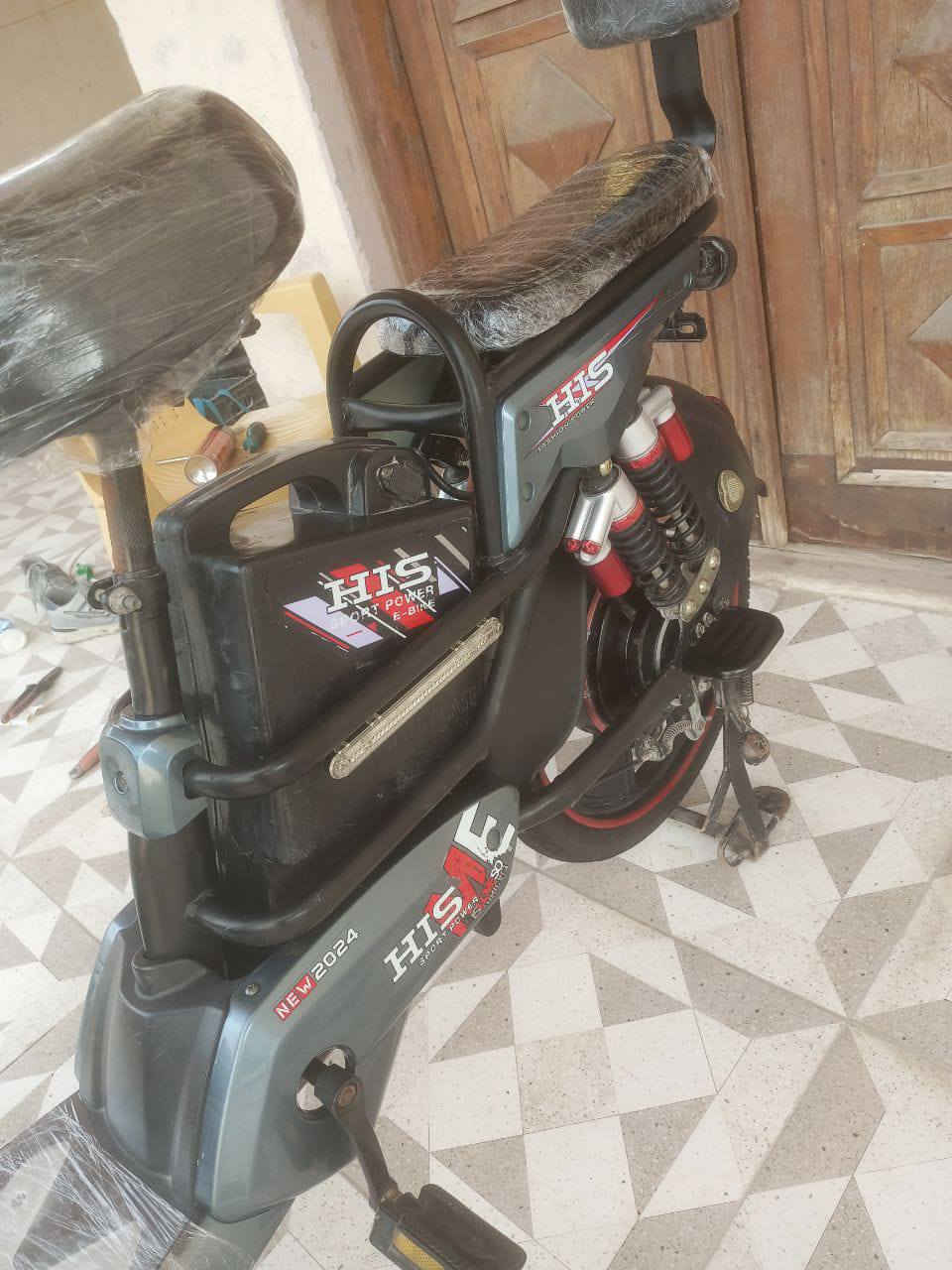 السلام عليكم بيع مستعجيل (دراجة شحن نوع [HIS {2024}]
- 5 بطاريات جديدة 
- تيارات تبديل جديد 
- كهربائيات شغاله 
-ملف 1000w ---60v
-نظام 4 سرع 
- السرعة القصوى 60 حقيقي

السعر :- 300 وبيها مجال بسيط 

المكان :- حي السياسين- قرب مدرسة أقرأ الاهلية 

للأستفسار :- *********** واتساب
