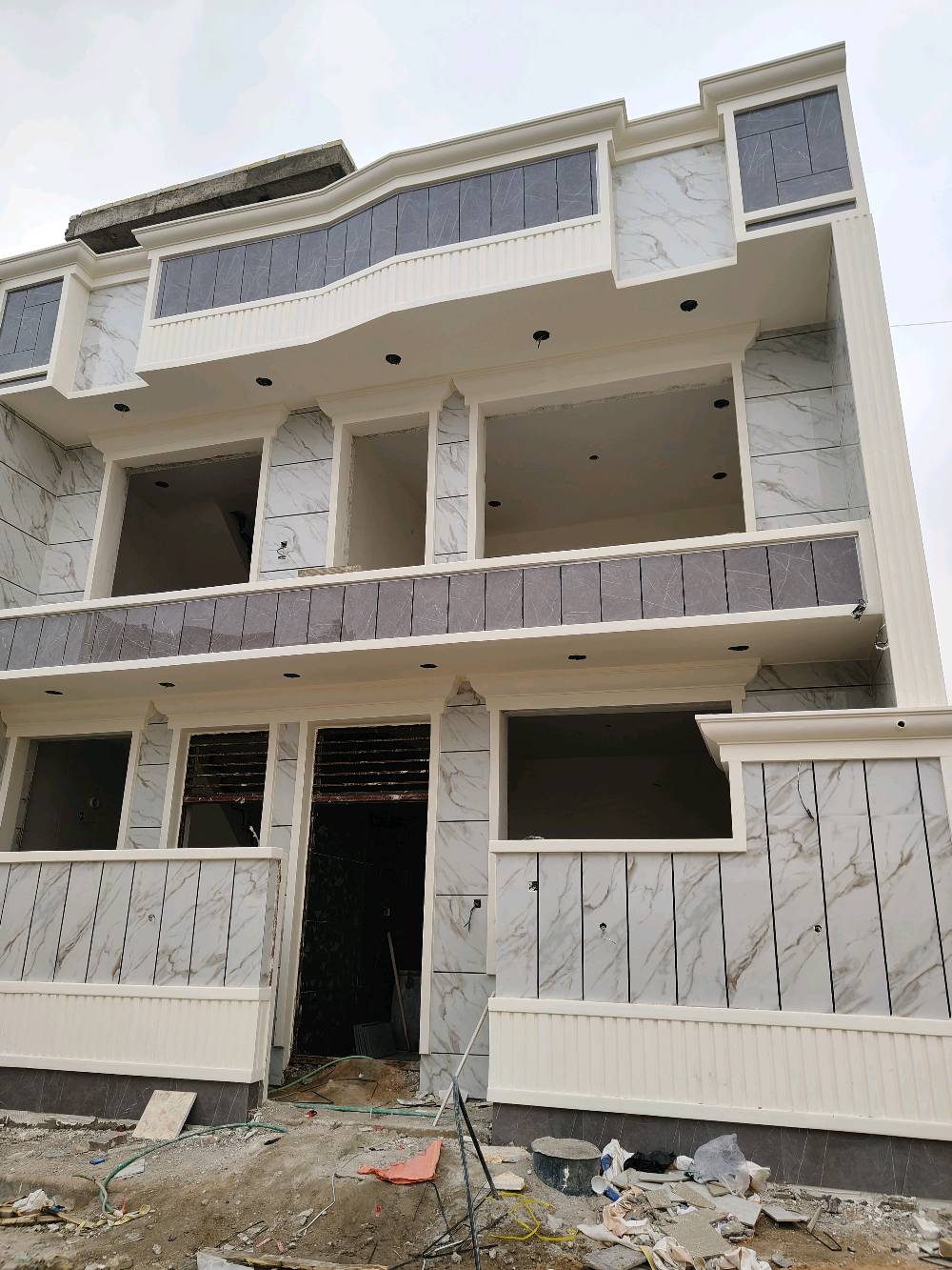 متوفر منازل كل المساحات وبناء درجة اولى 
حديث كلاسيك 
طابو زراعي صرف سند25 قرار محكمه 
زعفرانية بيت بنيه 
الاسعار على الاتصال تستفسر
متوفر هيكل وقطع اراضي