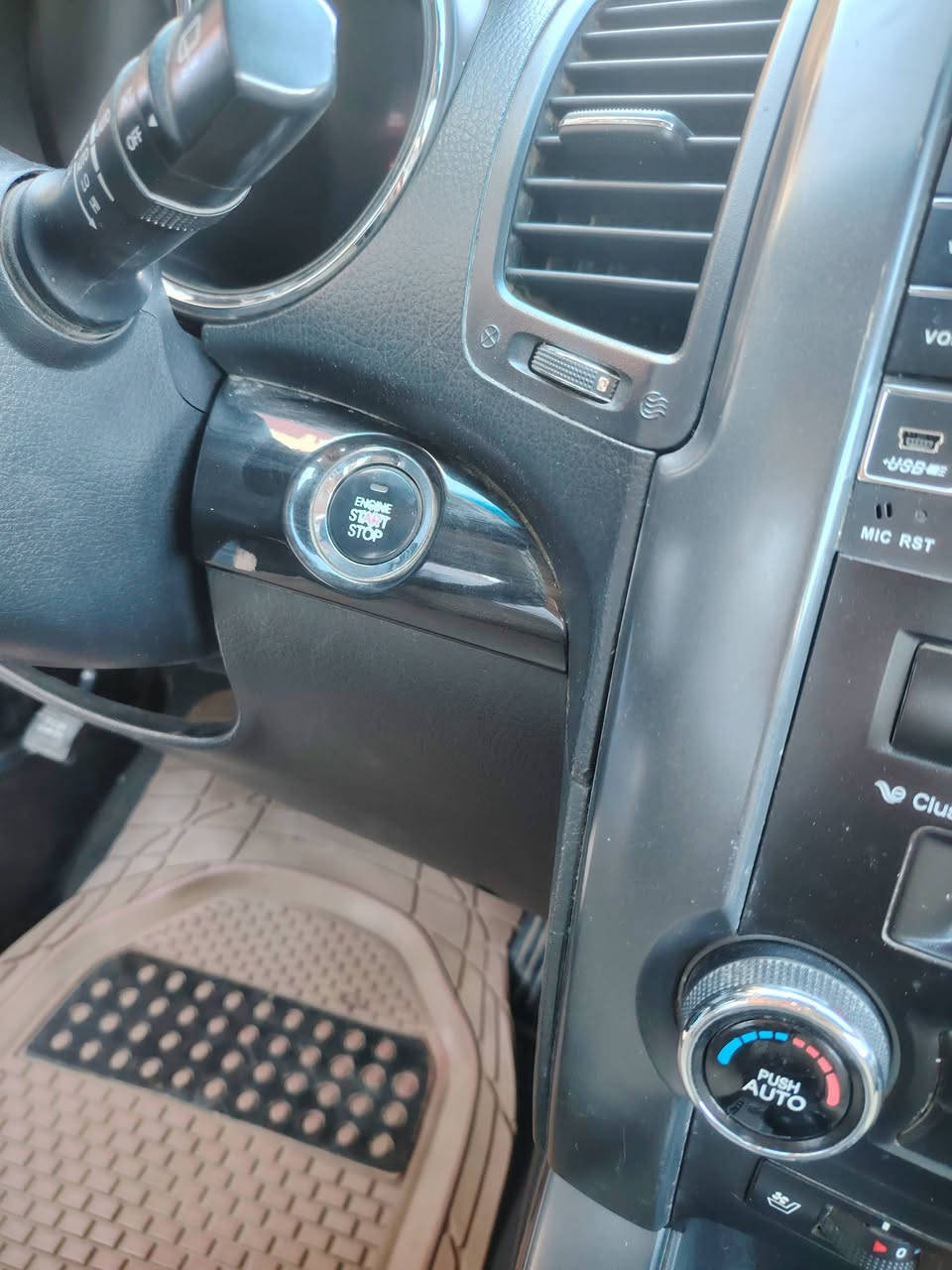 سورنتو موديل 2010 للبيع الون اسود وارد خليجي ماشيه ٢٧٢ الف سياره باسمي رقم أنبار تحويل مباشر 7 راكب محرك دوش ٢٤٠٠ مكان سياره رمادي زنكوره رقم الهاتف *********** ضرر سياره بالعراق بارد فقط نص بنيد ودعاميه مبدله
