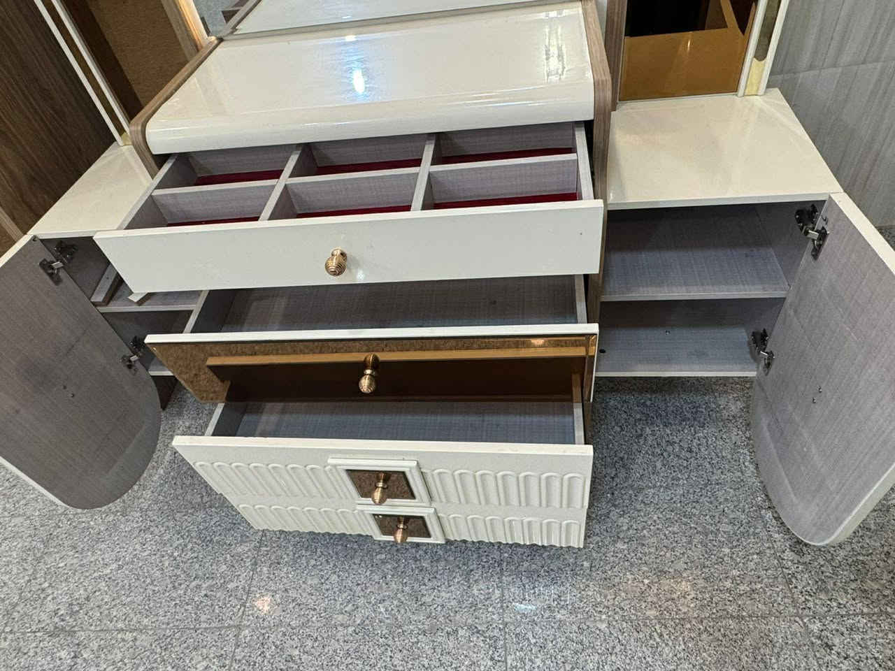 السعر ٢ مليون وبيه مجال غرفه 11قطعه عنوان بغداد جسر ديالى


**إذا كنت صاحب هذا الإعلان وتريد حذفه لأي سبب، رجاءا أرسل رسالة إلى الدعم الفني**