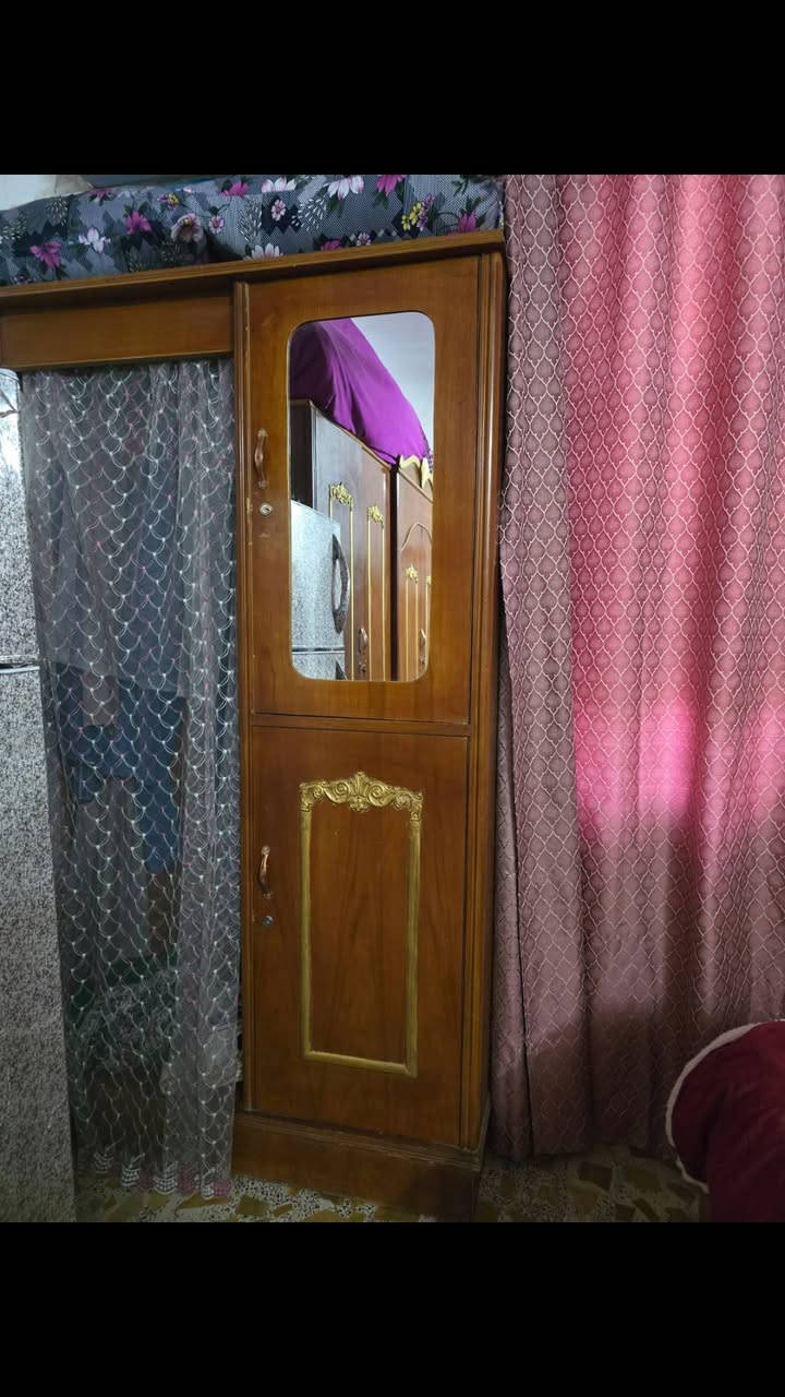 غرفه صاج 6 بيبان نضيفه السعر 800 وبيه مجال المكان طويريج للاستفسار ***********
