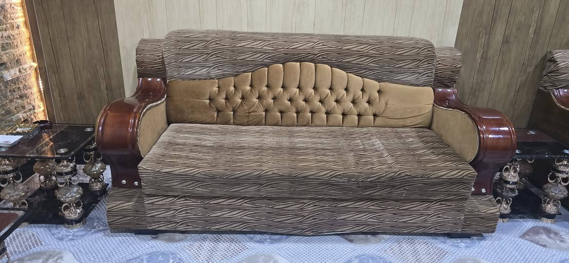 سلام عليكم 
تختم قنفات كامل مع طبلاته نضافه ٩٨ مثل الصوره 👍
السعر ٥٠٠ 
للتواصل 
***********
