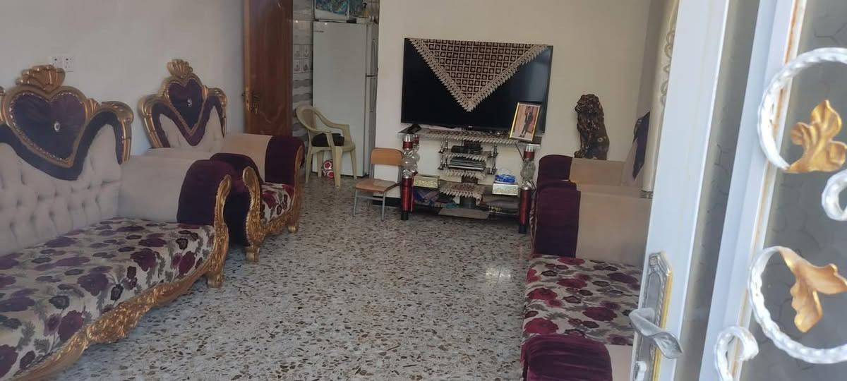 الدار للبيع الموقع حي العسكري قرب شارع 80 البيت بي مطبخ واستقبال وغرفه جوه وغرفه فوك صحيات خارجه وحمام داخلي وممر من المطبخ للغرفه مع السطح مساحته 100 متر طابو صرف السعر 95 للاستفسار 
الاتصال على الارقام  ما متواجد خاص

***********
***********
