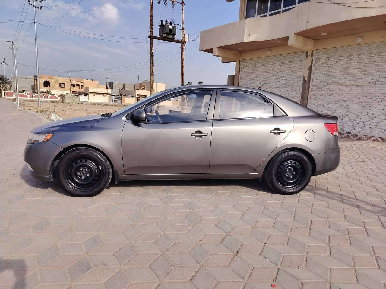 السلام عليكم سيراتو ٢٠١٣ خليجي ماشية ١١٤ حقيقي محرك كير شرط مامفتوح صبغ بطارف البنيد بخة زغيرة الباقي مكفول  تخم تاير جديد صدر جديد السنوية بأسمي رقم صلاح الدين الماني***********
