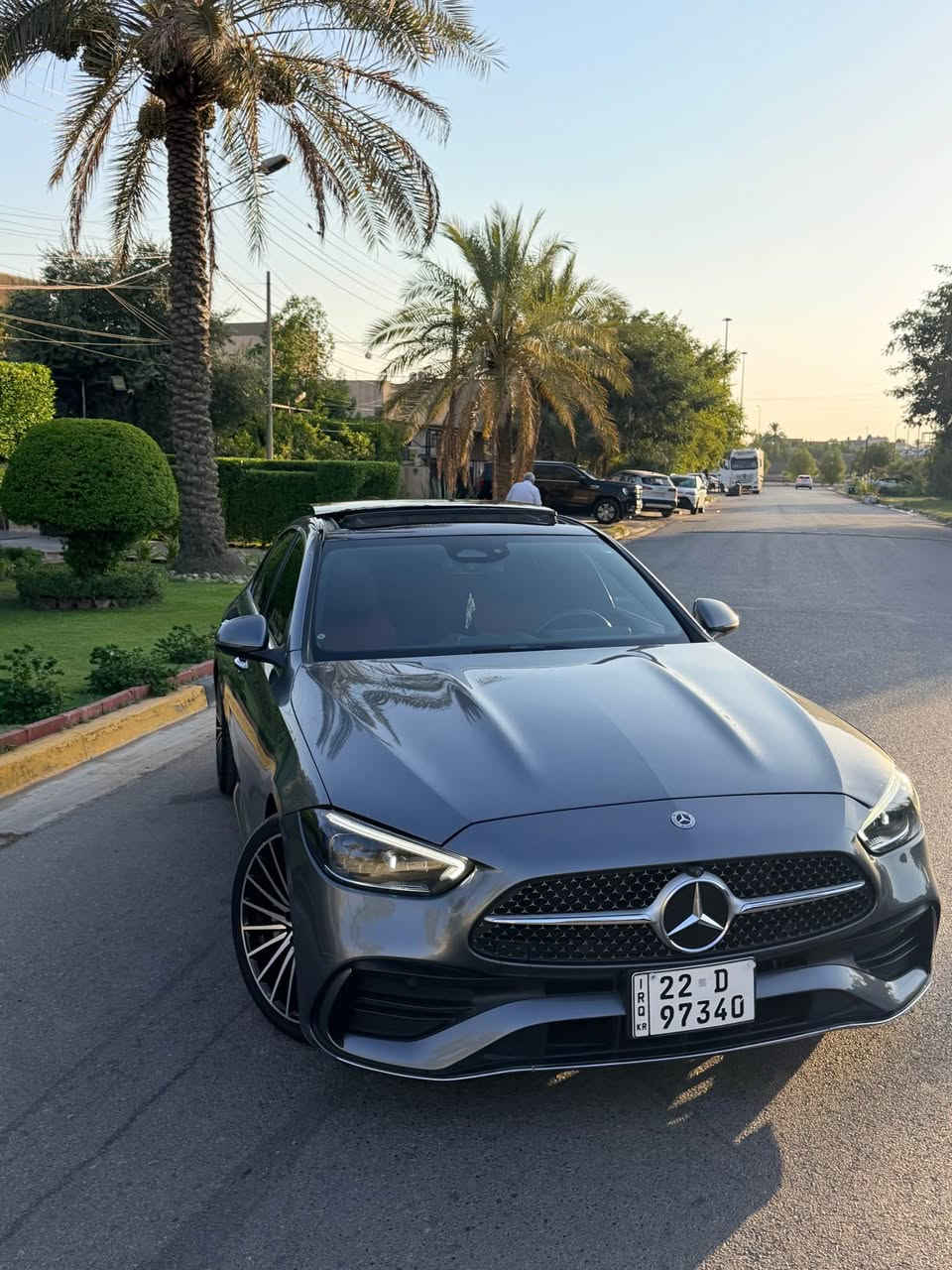مرسيدس C200 
وارد خليجي الموديل: 2022
Amg. كت كامل بلادي مالته 
 • المواصفات:
 • فتحة سقف بانوراما 
 • خمس كاميرات
 • رادارات محيطيه
 •فورماتيك
 • دشبول خشي صاج
 • داخل اس كلاس 
 • مقاعد amg جي كلاس
 • ماشية:50 الف 
 • محرك 4 سلندر تيربو – اقتصادي وقوي
 • بصمة أبواب
 • تسخين كراسي أمامية
 • شحن وايرلس 
 • انطمة قيادة (eco,comfort,sport,sport+,individual)
 • نظام حفظ وضعيات الكراسي (Memory Seats)
 • كراسي كهرباء
 • مرايات كهربائية تطوي
 • رادار بالمري
 • ستيرن تدفئة
 • تحكم ستيرن وقيادة ذاتية
 • شاشة كبيرة ايباد 
 • نظام ملاحة (Navigation)
‏ • Apple CarPlay & Android Auto
 • نظام صوتي Burmester
 • إنارة داخلية ملونة (Ambient Lighting)
 • نظام مراقبة النقطة العمياء
 • رادار أمامي – تنبيه تصادم
 • نظام تتبع المسار / تنبيه الخروج من المسار
 • كاميرات 360 درجة + حساسات أمامية وخلفية
 • كشافات LED أصلية
 • تبديل ناعم – كير قوي
 • السيارة نظيفة كلش
حادث صبغ جاملغ وربع الباب ودعامية خلفية
مكان بغداد منصور 
السعر 320$
رقم الهاتف *********** بغداد, العراق

