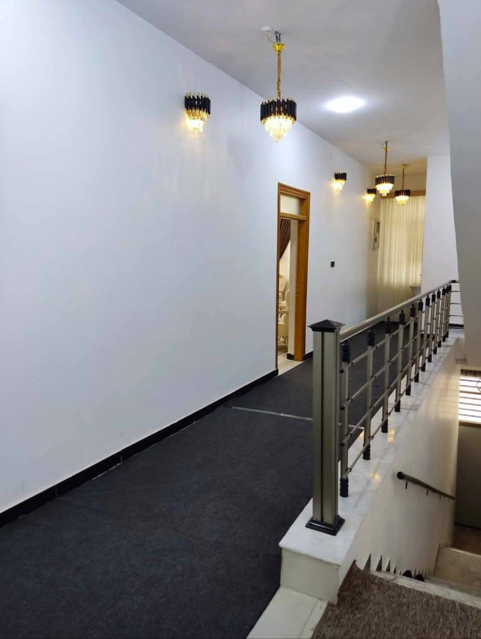 مكتب عقارات احمد الركابي
بنايه للبيع مساحه 160 ع شارع السبيس مباشر طابقين الطابق الاول مجمع طبي + صيدليه ع مساحه البيت كله المجمع الطابق الثاني شقه حلوه كلشي وفول مواصفات جبيره غرفتين حمامات صالات استقبال خريطه ممتازه ماناقصها 

للاستفسار الاتصال على الرقم *********** واتساب احمد الركابي
