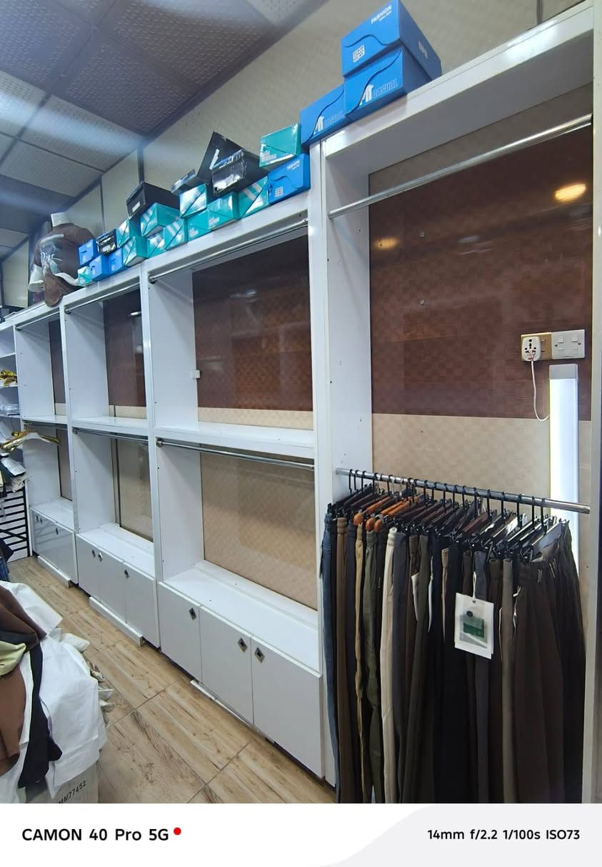 سلام عليكم الديكور ملابس رجالي للبيع أخو الجديد خشب السعر 850 وبي مجال انه مكلف بلنشر هاذ رقم الشخص وستفسرو منه ***********
