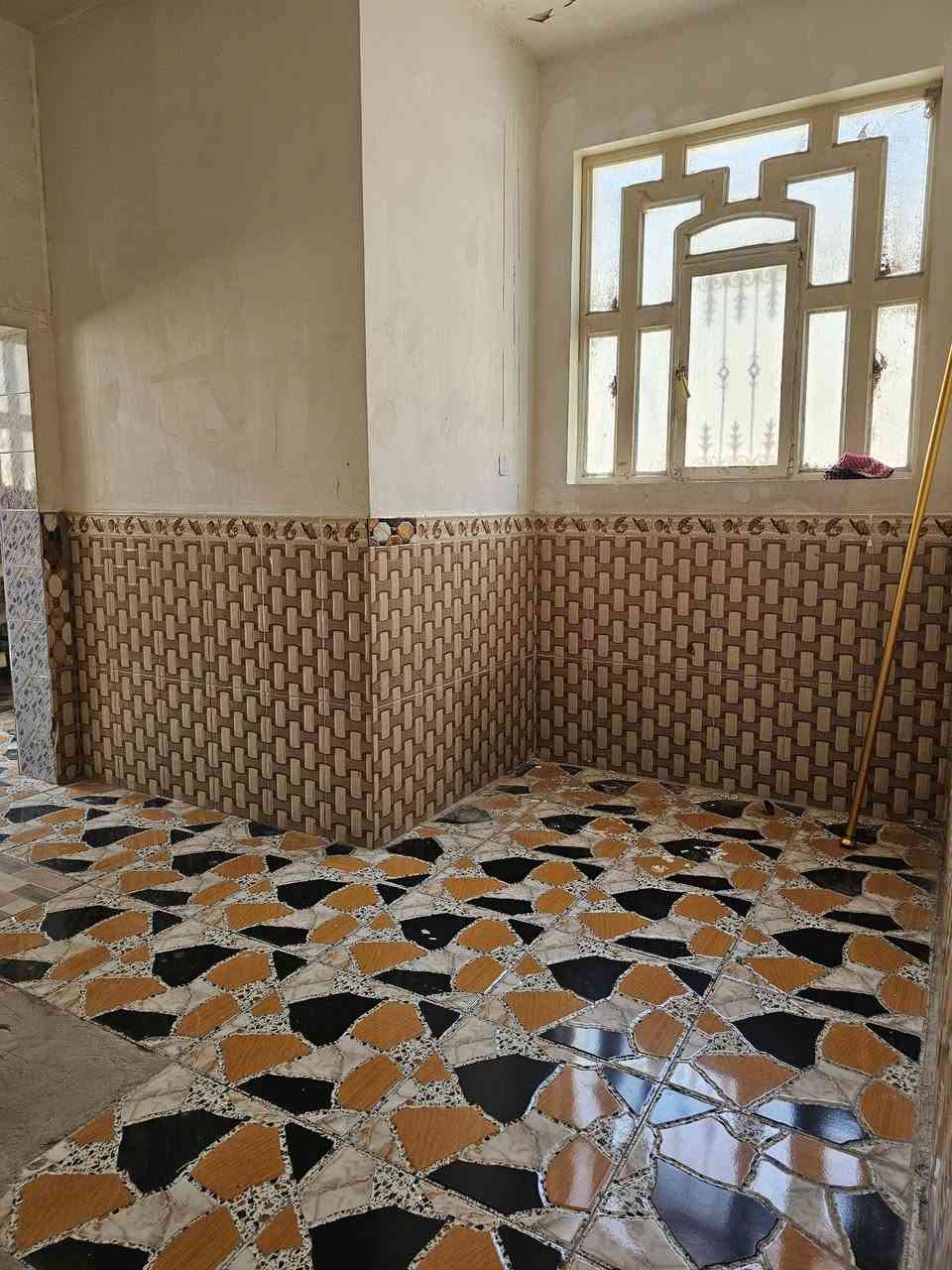 بيت للايجار في حي الوفاء المساحه 50 متر طابق واحد قريب السايدين الجامعه سعر الايجار٢٧٥ مع الماء والكهرباء للاستفسار/***********
