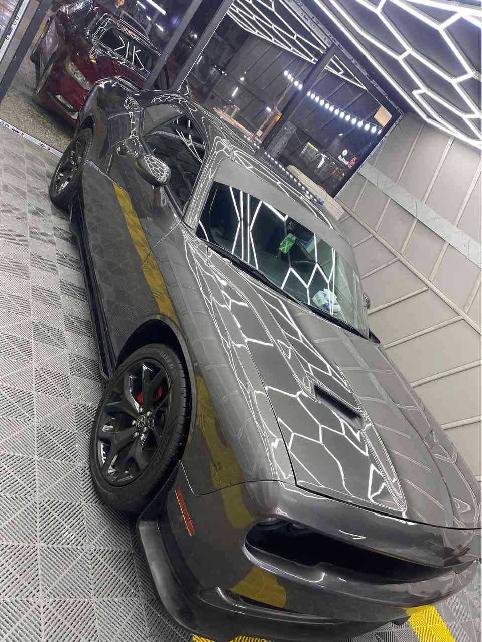 السلام عليكم

🛑جالنجر sxt 2017
🛑اللون نفطي 
🛑رقم اربيل
🛑محرك+كير+تبريد مكفول
🛑عداد المسافه 120mi
🛑سقف كنتاره شاشة كبيره كت عسكري مرقط للسياره     داخل وخارج  غرفتها نضيفة 
🛑ادامة كامله عله ايدي مي راديتر جديد موتل بلكات جديدة ويل بلادي جديد تخم تاير جديد ميحتاج تصرف عليها ابد
🛑بجم كبس ممفتوح شرط
🛑حادثها جاملغ خلفي ونص الباب جهة السايق بس مصبوغه صفحه كامله لان الصبغ بي شذره ميجي عدل
🛑ايرباك برده جهه السايق فقط
🛑مكان السياره بغداد/الغدير 

🛑السعر148وبيها مجال بسيط متعجبك السياره وتشوف سعرها غالي ان شاء الله تاخذ الاحسن منها 
واتساب *********** بغداد, العراق
