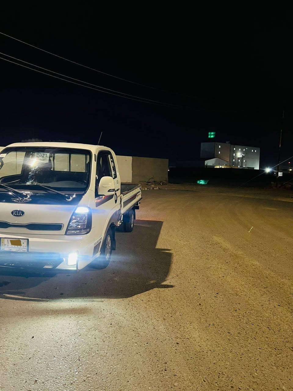 يوجد. كيا حمل موديل 2021
-صلاح الدين سنويه جديده 
-كير محرك شاصي كله بل شرط.. .
مكفول كفاله عامه.
ماشيه 93.km
تحكم ستيرن .
حساسات.
- تخم تاير جديد .
السياره جاهزه من كلشي..
-تبريد ثلج ❄️
مكان السياره صلاح الدين بيجي..
للاستفسار.‏‪***********‬.
