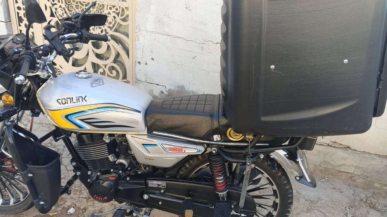 السلام عليكم دراجه سونك موديل 25 ضاغطه وزنجيل ماشيه شي قليل نزلتها برمضان دراجه خير من الله السعر 850 وبيها مجال شي بصيط ماكني دروه ابو دشير *********** واتساب فقط

