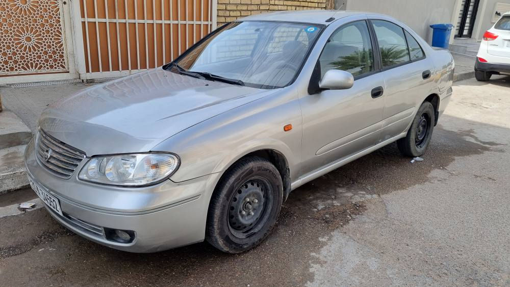 السلام عليكم 
نيسان صني ياباني كير محرك تدفئة وتبريد بحالة ممتازة السيارة مصبوغة حزام اثر جراد بيها ضربة بالجاملغ الخلفي الايسر كشانات والارضية جلد مكاني بغداد الاعلام 
هاتف *********** السعر ٨٥ وبيها مجال بغداد, العراق
