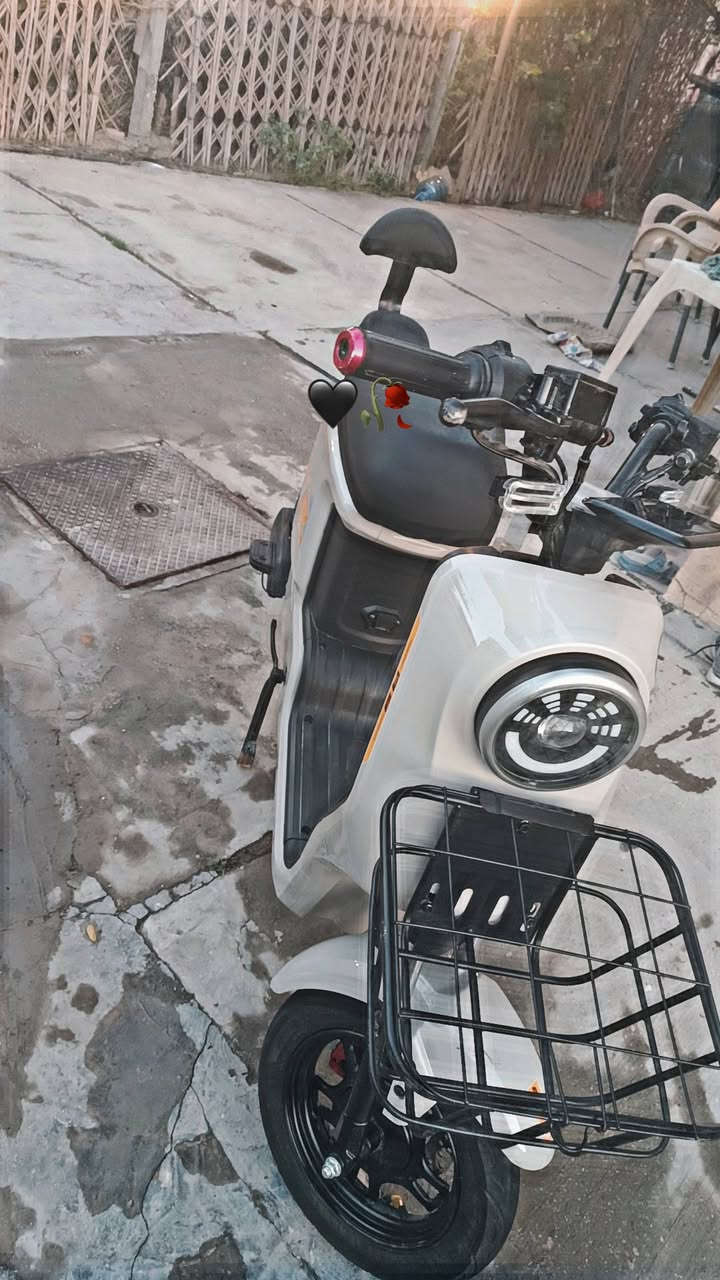 دراجه R9 ست بطاريات نشره الوان اشاير يمنه يسره  4سرعات نظام رجوع بك تمشي مسافه 50 كيلو  السعر 480 وبيها مجال نجف حي السلام للتواصل ***********
