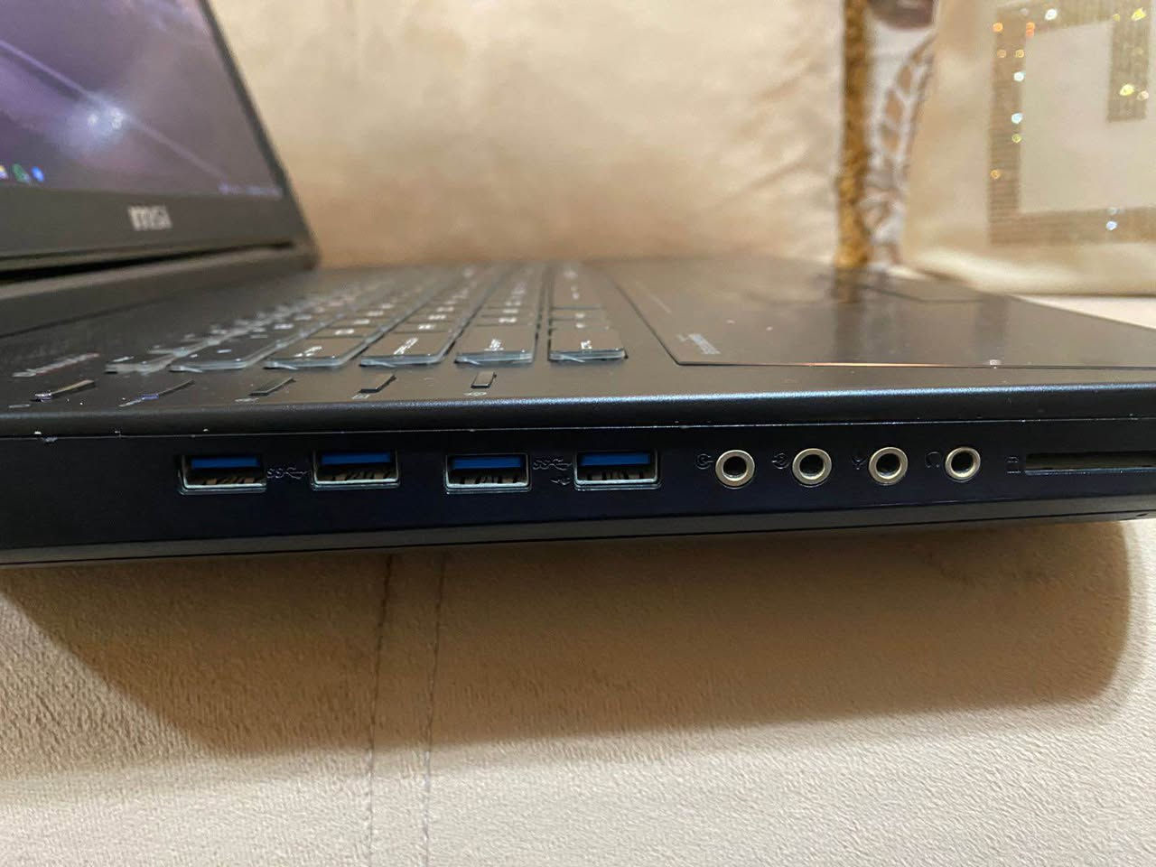 ‎سلام عليكم الاعزاء
لابتوب Gaming msi حجم17
موصفات
-معالج core 7 جيل سادس
-كارت شاشة 8 GB من نوع GTX‎ كركوك, العراق


**إذا كنت صاحب هذا الإعلان وتريد حذفه لأي سبب، رجاءا أرسل رسالة إلى الدعم الفني**