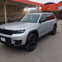 جراند شيروكي • بلاك توب • ٥٧٠٠ ميل