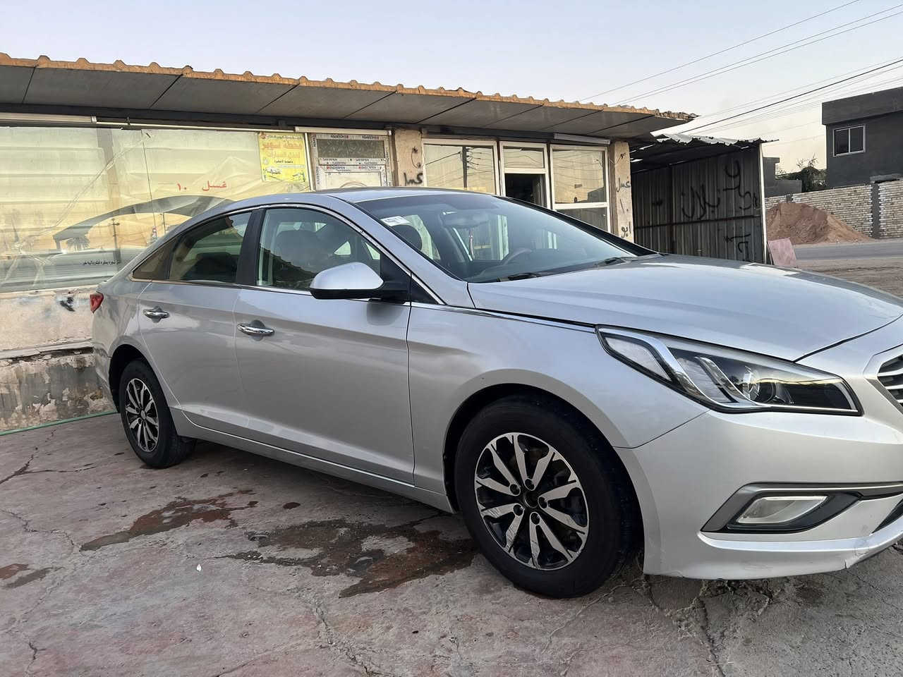 السلام عليكم للبيع سوناتا 2016 رقم بغداد تحويل مباشر وارد حادثها جاملغ وبنيد وجاملغ العكسه ملاون بدون دواخل وبيه شويه جاملغ يم قبق البانزين فقط  كير مكينه جدد 2400 حداديه حلوه تخم ويل خليجي وتخم تاير جديد بطاريه جديد  البجم كله خليجي جديد  داخل صاج كشنات جلد وحضن شاشه وكامره تحكم مقود جهتين 3 انظمة قياده  فول عدا البصمه ولفتحه سياره نظيفه وجاهزه ونصبه وقطره جراد مابيها صافيه السعر 115 وبيه مجال مكاني بابل قرب سيطرة الأثار ***********
