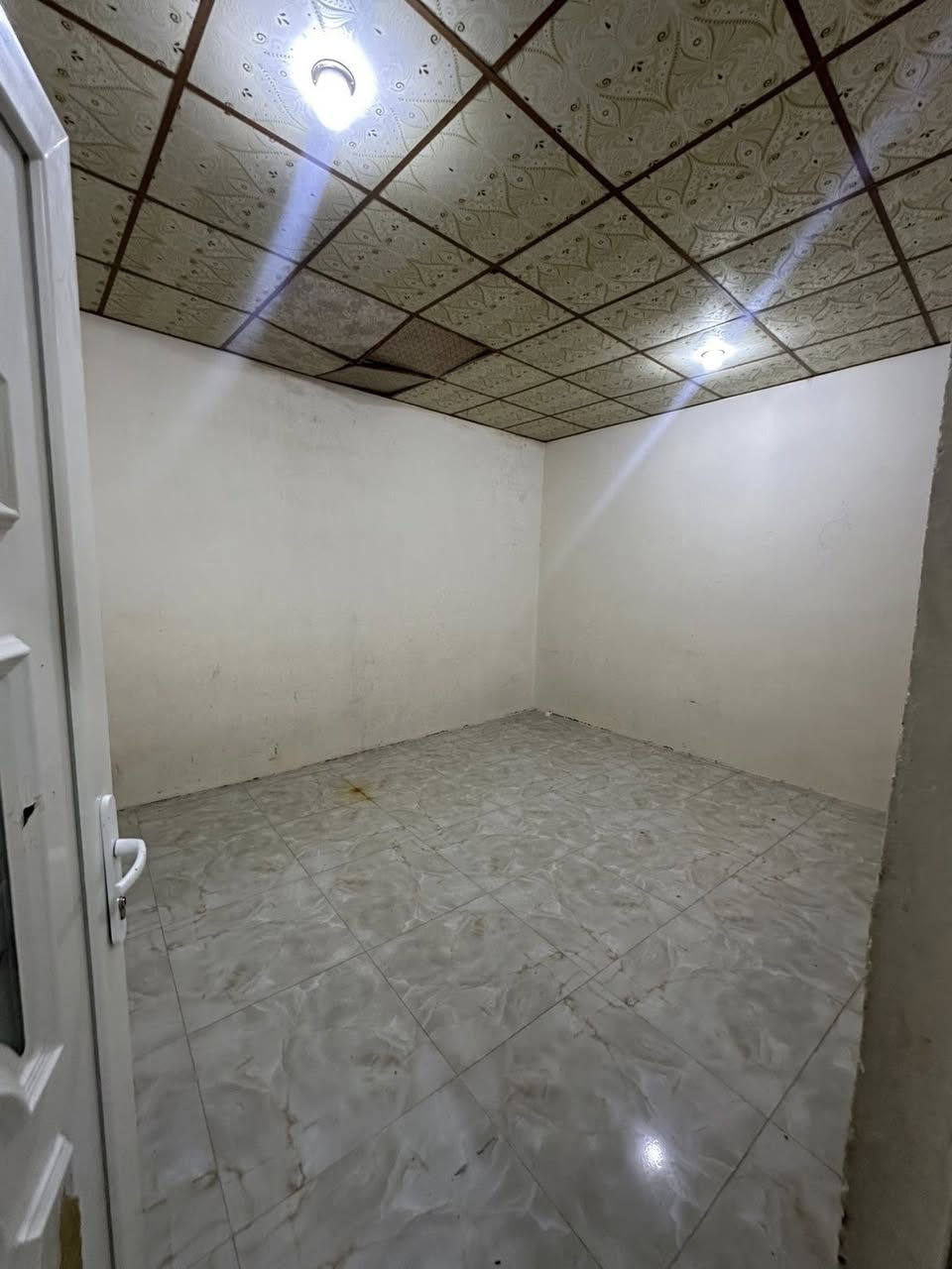 بيت للايجار  150  الف ب يوسف بك خلف الحسينيه 
البيت عنده واجهتين الاول من عل شارع والثانيه من فرع تبليط 
ومساحته 150 متر 
للتواصل ***********
