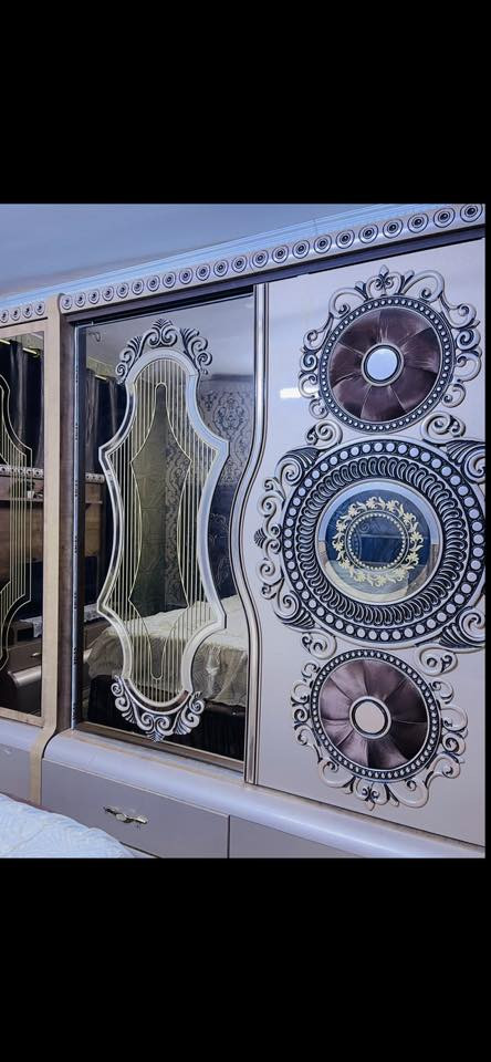 السلام عليكم غرفة نوم تركية مكونة من 11 قطعة غرفة نظيفة استخدام قليل وثگيلة جداً خشبها راقي عنواني بغداد / للاستفسار واتس أب ***********
