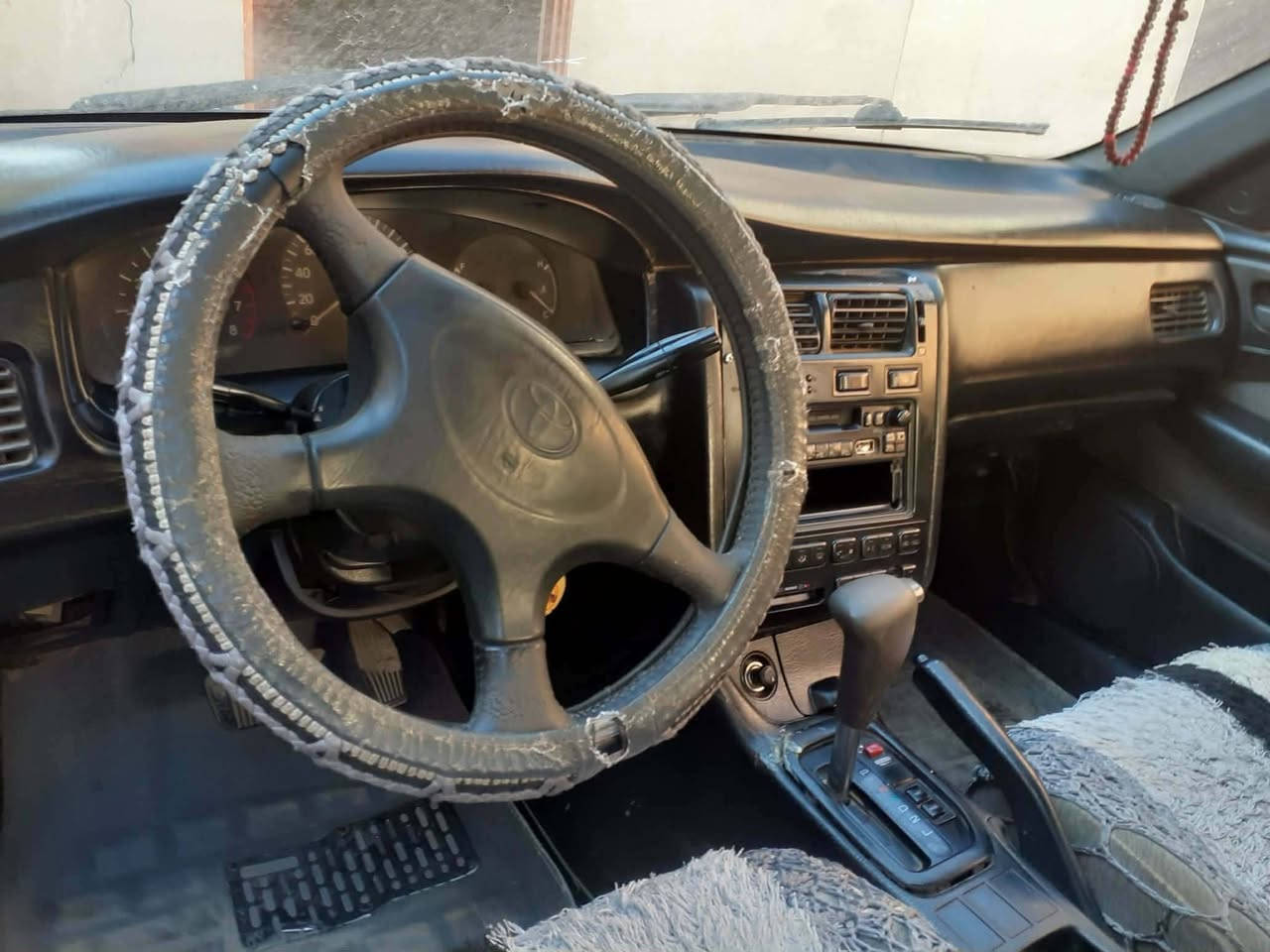 السلام عليكم سياره نوع فرخ بطه موديل 92 رقم الماني بسمي كاربون بانزين بيه بدايت صرف سياره ماناقصه كلشي الاتصال عل رقم ***********
