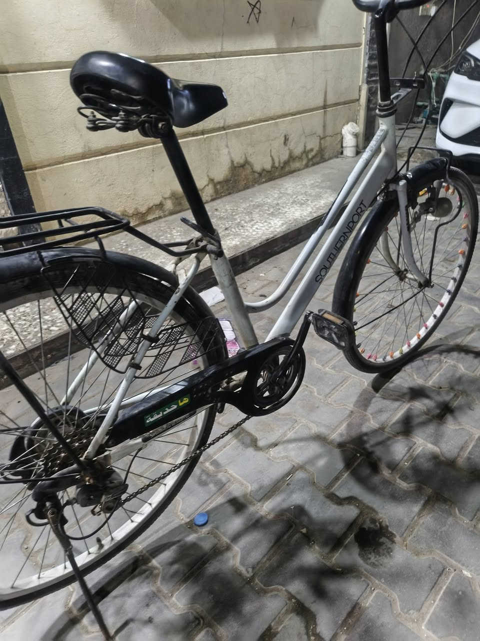 سلام عليكم بايسكل حليبي نضافه كدام عينك گير عگرب داينمو(ضوء امامي)  تايرات جديدات امامي خلفي بايسكل تجي تفحصه گدام عينك ميعجبك لاتشتري سعره 85 وبي مجال مكاني بغداد الاعظميه للاستفسار والتواصل***********
