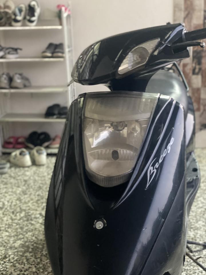 سلام عليكم دراجه بريزز كلش نضيفه ومكينه ناعمه كهربائيه عمتن شغاله شايرر دبلات كلها جاهزه دراجه نقصها بس باتريي فقطط سعرها 450بيها مجالل لطيبين مكاني للحريه شارع 30قرب أسوق مريومه رقم تليفون ***********بي واتساب
