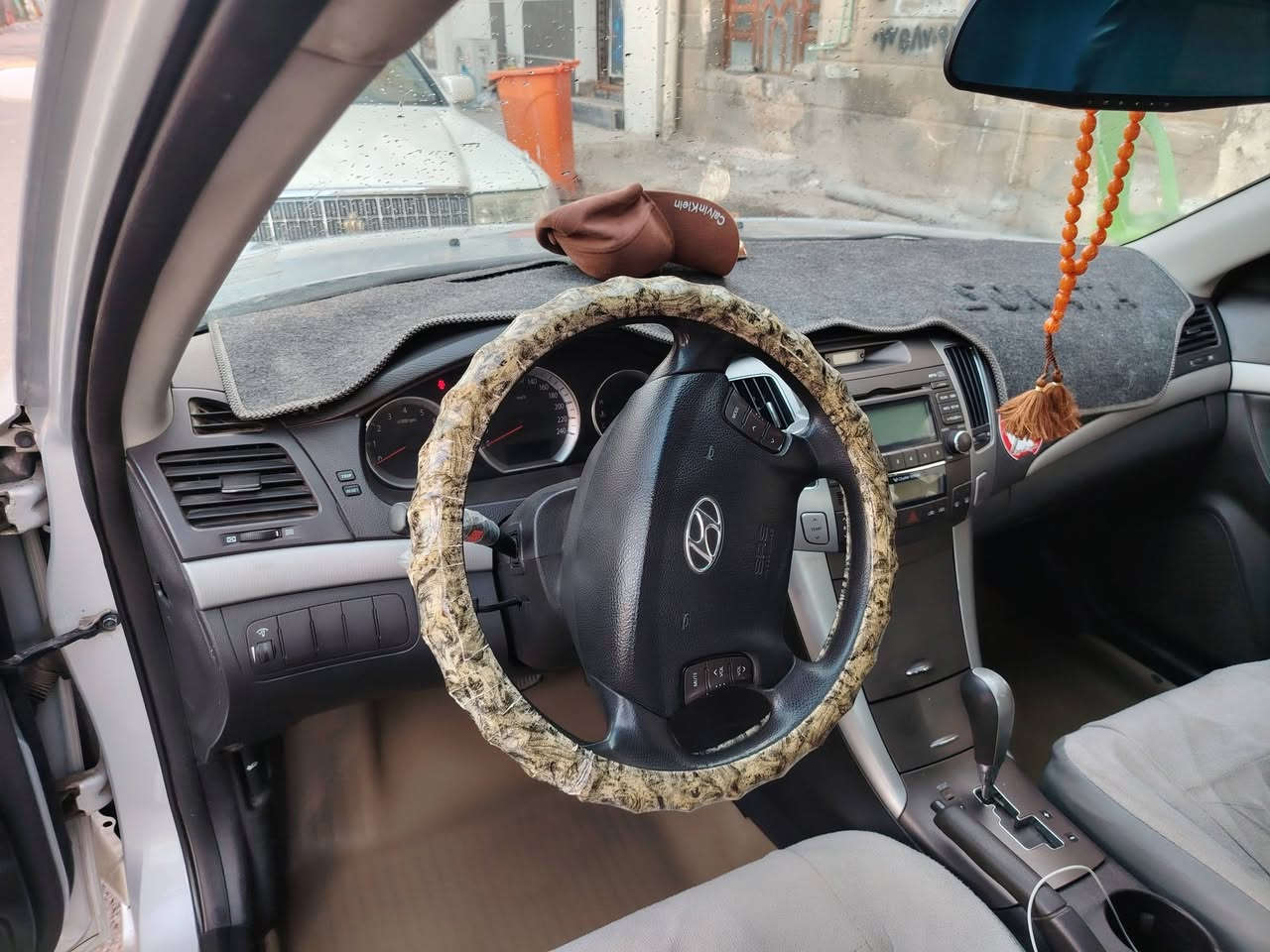 سلام عليكم سياره هونداي سوناتا ٢٠١٠ بصره مكفولة من الضربة والكص ونقل الجثة وكافة الاصوليات والرسميات تبريد شغال باتري جديد كوري ماينكفل من الصبغ سياره بسمي. رقم الانجليزي الجديد العنوان بصره جمهوريه السعر١٢٠ وبيه مجال رقم الهاتف ***********
