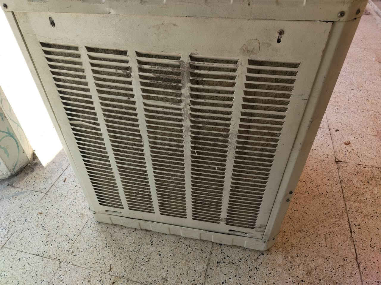 مكلف بالنشر مبرده ٤ونص شرط هواء ثلج وضع شركة سرعتين كلشي شغال بس تخلي ماء بيها خلاص مابيها خيسان او زنجار اهل المولات والمحلات حيل تفيدكم

ماطور سرعتين
واتر بم حجم كبير
عازل حراري
حلفه او سعف جديد ما مستخدم
السعر ٢٠٠

***********
