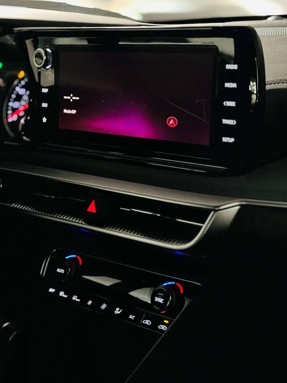 kia k5 2024
الفئة :    GT Line
الموديل : 2024 محرك  4 سلندر 1600 تيربو
اللوحة : رقم اربيل باسم شركة تحويل او مداور
ارباك : دركة و رجلين
عداد المسافه :  15 الف mi فقط 
نوع الضرر :  دعامية امامية فقط
________________
المواصفات ............
محرك 4 سلندر 1600
لايت زنون
فتحة سقف بانوراما
تحديد مسار
رادار امامي
رادار جانبي
كامره دواره
حساس خلفي
اشارة بالمرايه
اريل نڤگيشن
دواخل جلد اصل 
 تدفئة تبريد كشنات
كشن سايق كهرباء 
شاشه كبيرة
جنطة كهرباء
بك لايت لد 
بصمة تشغيل
تدفئة ستيرن 
قياده ذاتيه على الخطوط السريعه
مثبت سرعه
نضام قياده ايكو+سبورت +سمارت+نورمال 
تشغيل عن بعد
تبريد خلفي
نظام تحكم 
اوتو هولد
ستيرن كهرباء
نظام ترحيب 
سستم صوت متكامل 
منافذ شحن USB Type-C 
مكان السيارة النجف الأشرف
***********
***********
_______________
