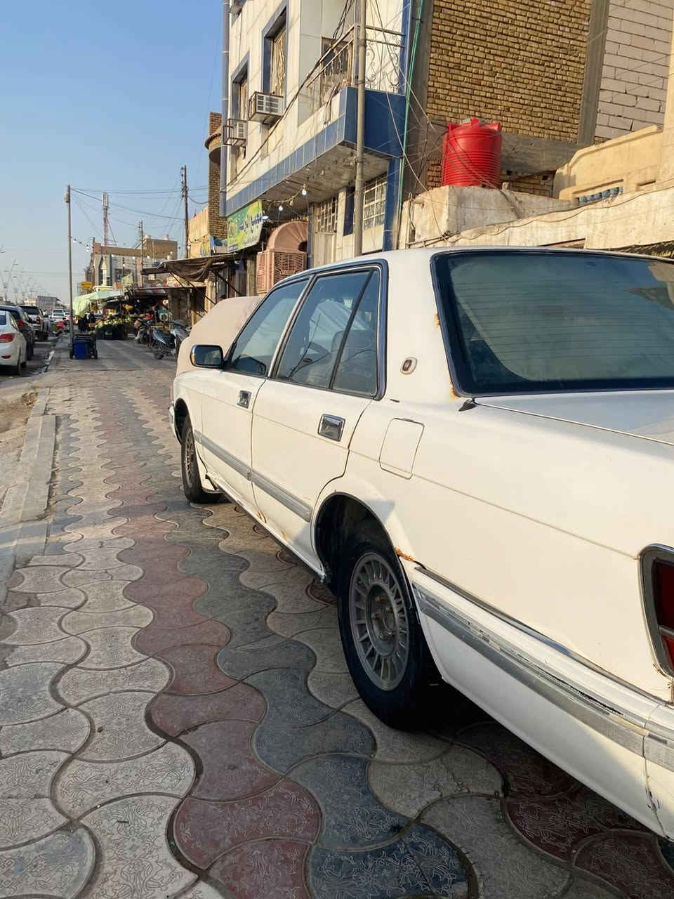 سلام عليكم سيدان لبيع سياره نضيفه داخله نضاف سعر 65 وبيه مجال باقي التفاصيل اتصال ***********
