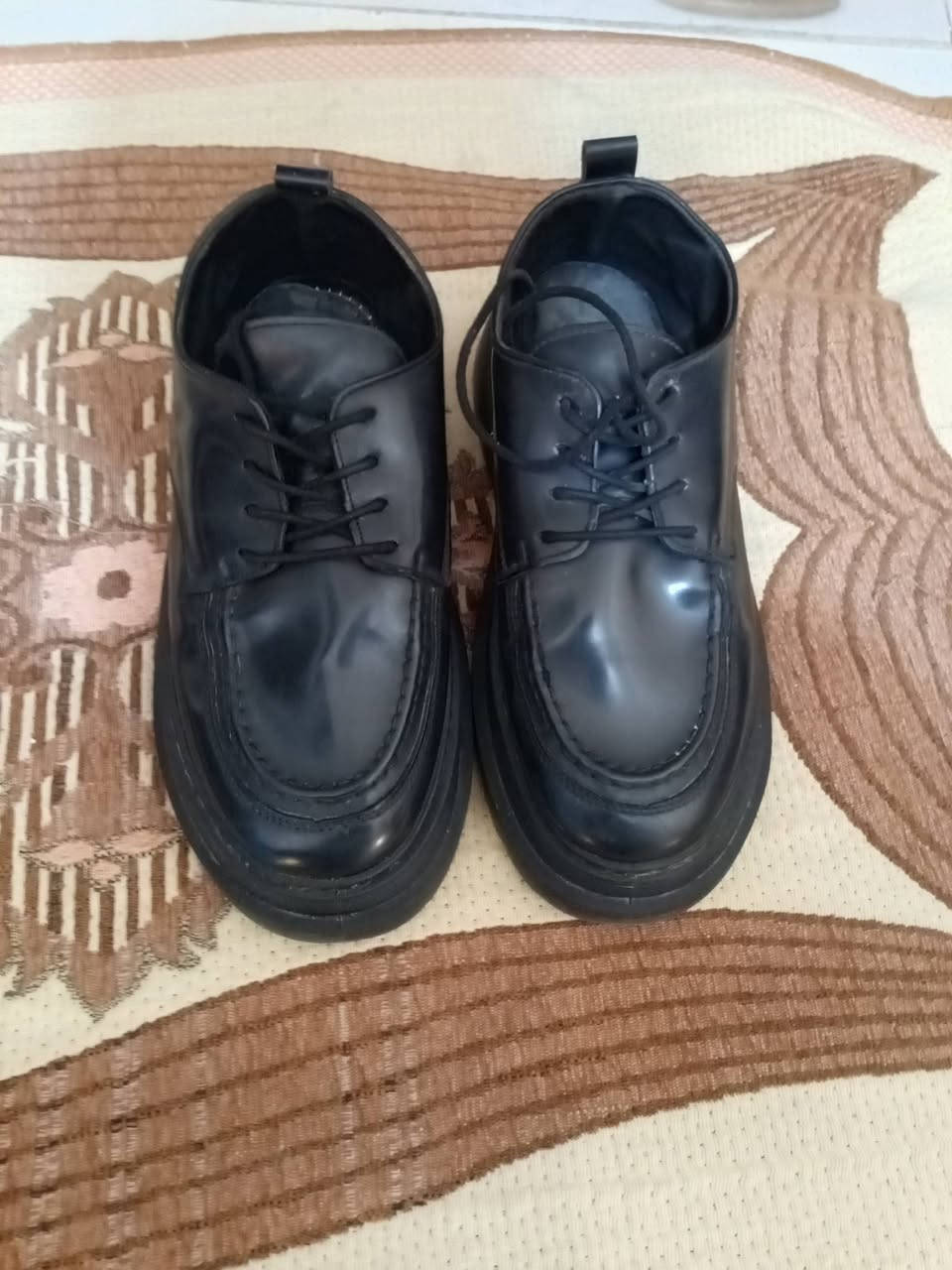 سلام عليكم هاي الشوزات الي اريد ابيعهن قياسهن 43 وواحد 44 سعرهن كلهن 35 وتوصيلهن علية داخل الناصرية فقط بس البوت اني مشتري ب35 وملبوس مرة وحدة فقط وهذا رقمي *********** فقط واتساب
