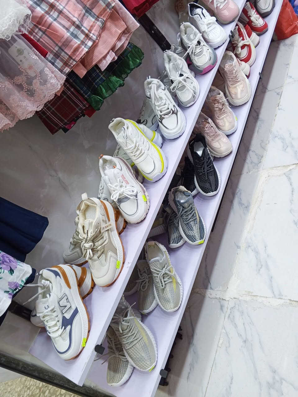 احذيه الاطفال والنسائيه متوفره 💫قياسات من ٢٢ لل٤٠ 
للحجز واتساب او ماسنجر
***********
