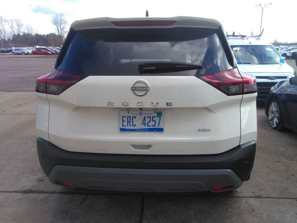 نيسان روج 2022 AWD
اللون ابيض
ماشية 116 الف كيلو قابل للزيادة 
البدي:سيارة جديدة بدون صبغ فقط البوند مبدل شركة بدون دواخل 
المحرك جديد 1.5 تيربو 
دفع رباعي AWD
مواصفات:
رادارات امامي خلفي حساسات شاشة كامرة وكثير مواصفات 
رقم دهوك جديد
السعر 165 وبيها مجال للشراي 
للتواصل *********** موصل, نينوى
