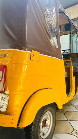 سلام وعليكم تكتك مديل 20 محرك مجفت شركة +مصبوقة جمالية+بيهة خياسات بدوسة سايق محفورة ً..رقم وسنويّة مكاني بصرة كرمة علي سعر 4 وبيه مجال رقم ***********
